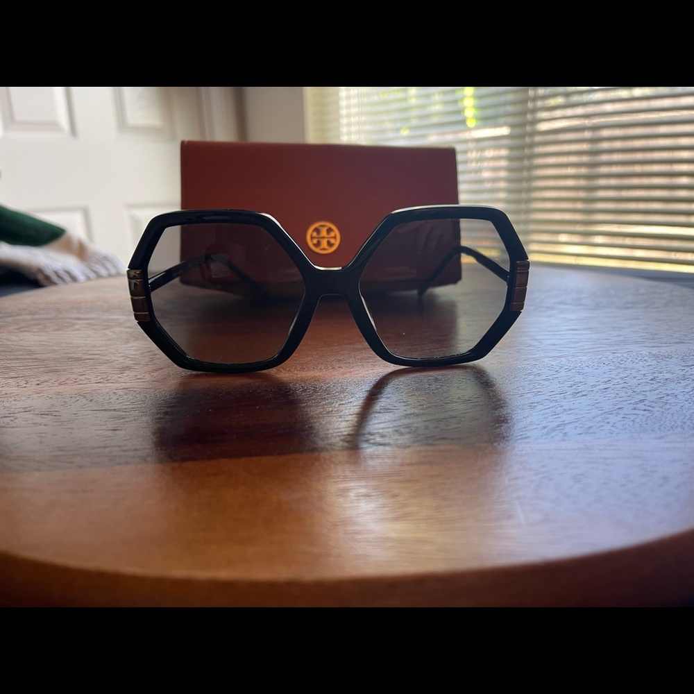 Oversized Black Tory Burch Sunglasses EXCELLENT CONDITION!!!